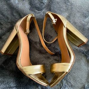Gold Chuncky Heels, size 8